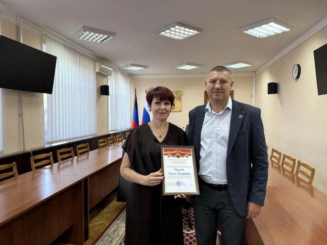 Александр Шатов: В Шахтерском округе поздравили финансистов с профессиональным праздником Александр Шатов: В Шахтерском округе поздравили финансистов с профессиональным праздником