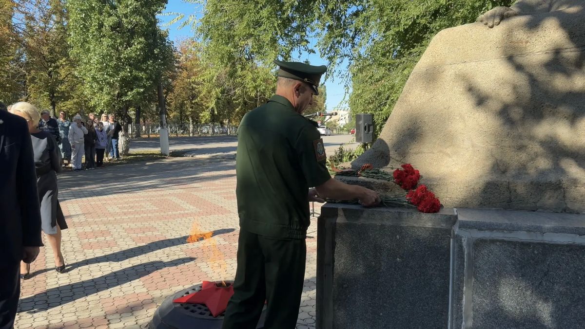 В Мангуше прошел митинг, посвященный 83-й годовщине освобождения Донбасса В Мангуше прошел митинг, посвященный 83-й годовщине освобождения Донбасса
