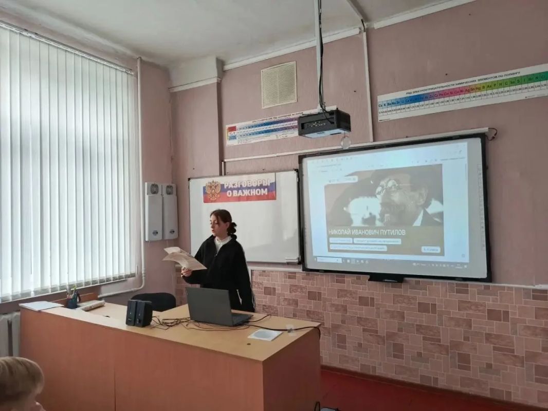 Юные снежнянцы говорили о подвиге и труде на «Разговорах о важном» Юные снежнянцы говорили о подвиге и труде на «Разговорах о важном»