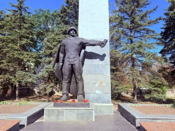 Сегодня, 08 сентября, в День освобождения Донбасса мы склоняем головы перед подвигом героев и возлагаем цветы к их памятникам и братским могилам