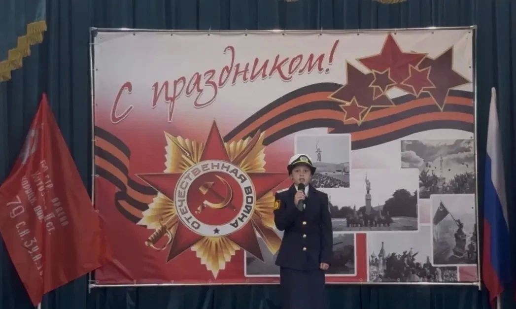 Сегодня, в Зугрэсском Дворце культуры состоялась тематическая программа «Живи и помни», посвящённая Дню Освобождения Донбасса Сегодня, в Зугрэсском Дворце культуры состоялась тематическая программа «Живи и помни», посвящённая Дню Освобождения Донбасса