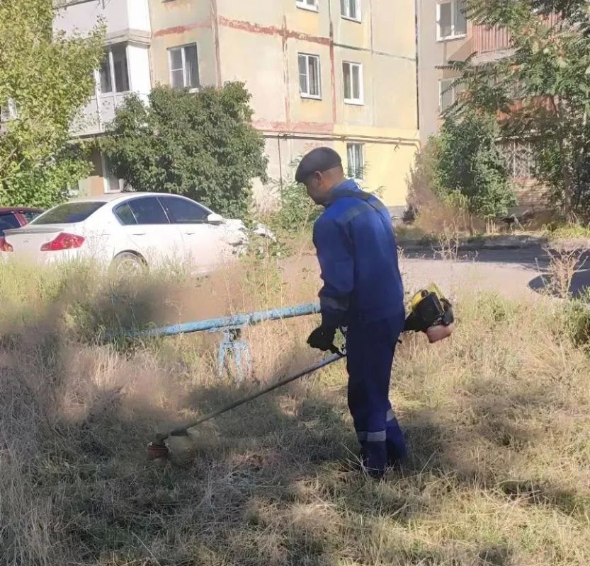 Сегодня, 8 сентября, с целью приведения территории в надлежащее санитарное состояние в Кировском внутригородском районе города Макеевки силами Макеевского филиала НКО «ЕДИНЫЙ РЕГИОНАЛЬНЫЙ ФОНД ПО УПРАВЛЕНИЮ МНОГОКВАРТИРНЫМИ... Сегодня, 8 сентября, с целью приведения территории в надлежащее санитарное состояние в Кировском внутригородском районе города Макеевки силами Макеевского филиала НКО «ЕДИНЫЙ РЕГИОНАЛЬНЫЙ ФОНД ПО УПРАВЛЕНИЮ МНОГОКВАРТИРНЫМИ...
