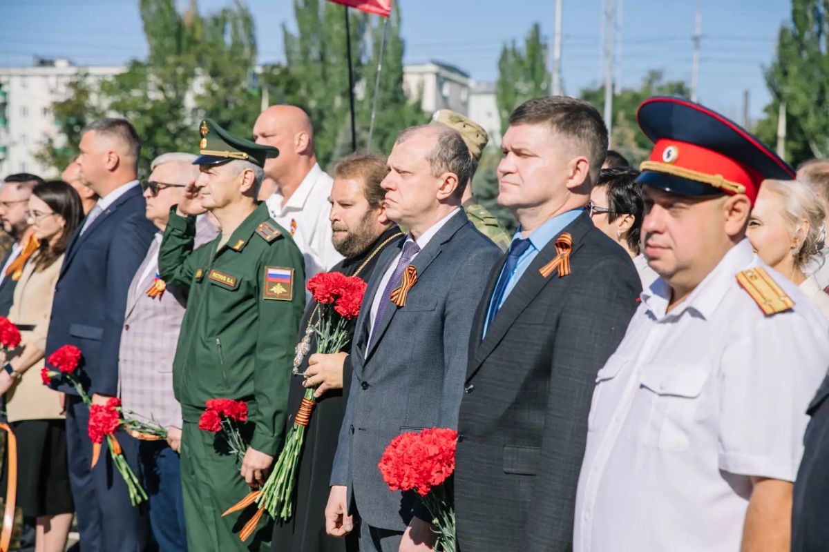 Антон Кольцов: В День освобождения Донбасса почтили память защитников Отечества всех времен Антон Кольцов: В День освобождения Донбасса почтили память защитников Отечества всех времен