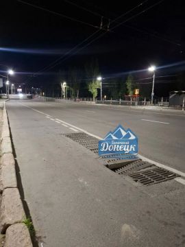 Осторожно: возле цирка по Ленинскому проспекту провалилась ливневая решетка