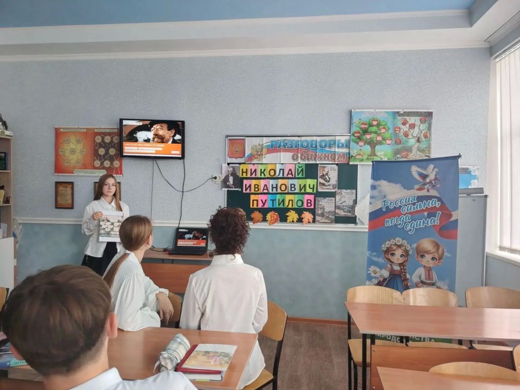 Юные снежнянцы говорили о подвиге и труде на «Разговорах о важном» Юные снежнянцы говорили о подвиге и труде на «Разговорах о важном»