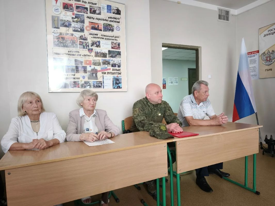 7 сентября 2026 г., в канун Дня освобождения Донбасса от немецко-фашистских захватчиков, в Донецкой академии транспорта при участии активистов первичного отделения Движения Первых и членов студенческого военно-исторического... 7 сентября 2026 г., в канун Дня освобождения Донбасса от немецко-фашистских захватчиков, в Донецкой академии транспорта при участии активистов первичного отделения Движения Первых и членов студенческого военно-исторического...