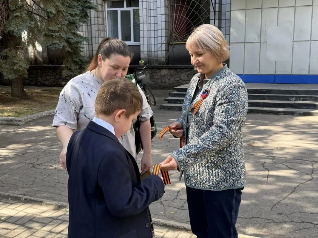 8 сентября, в день 83-й годовщины освобождения Донбасса от немецко-фашистских захватчиков, в рамках партийного проекта Единой России «Историческая память», проекта «Эхо времен» Общественного Движения «Донецкая Республика» в... 8 сентября, в день 83-й годовщины освобождения Донбасса от немецко-фашистских захватчиков, в рамках партийного проекта Единой России «Историческая память», проекта «Эхо времен» Общественного Движения «Донецкая Республика» в...
