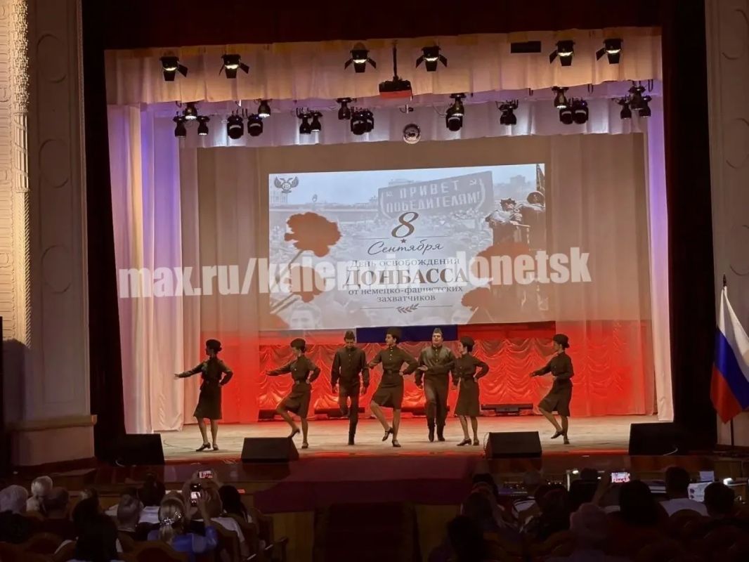 В День освобождения Донбасса во Дворце культуры им. И. Франко была проведена концертная программа «Непокоренный Донбасс: помним, гордимся, наследуем!» В День освобождения Донбасса во Дворце культуры им. И. Франко была проведена концертная программа «Непокоренный Донбасс: помним, гордимся, наследуем!»
