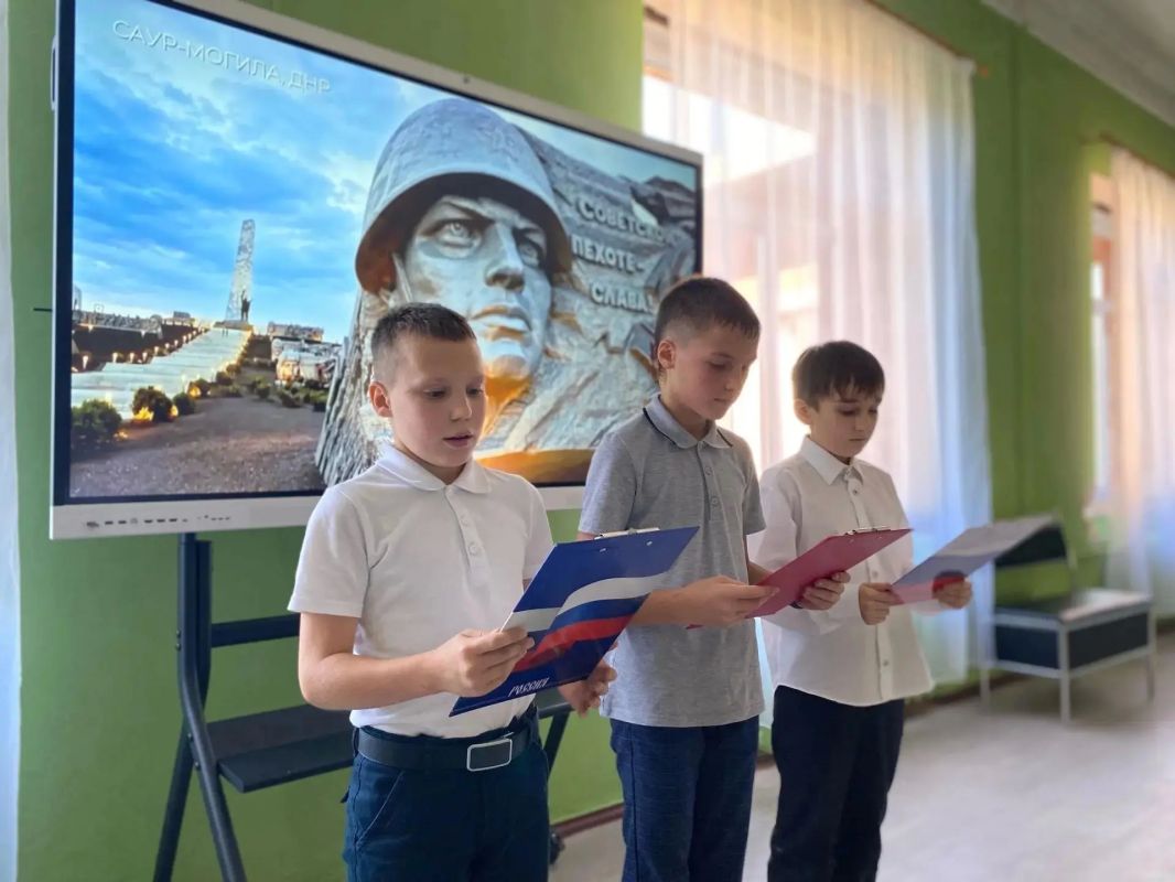 Не гаснет Памяти огонь. 08 сентября 2026 года учащиеся общеобразовательных организаций городского округа Макеевка в ходе классного часа «Горжусь тобой, родной Донбасс!» говорили о мужестве и стойкости советских солдат... Не гаснет Памяти огонь. 08 сентября 2026 года учащиеся общеобразовательных организаций городского округа Макеевка в ходе классного часа «Горжусь тобой, родной Донбасс!» говорили о мужестве и стойкости советских солдат...