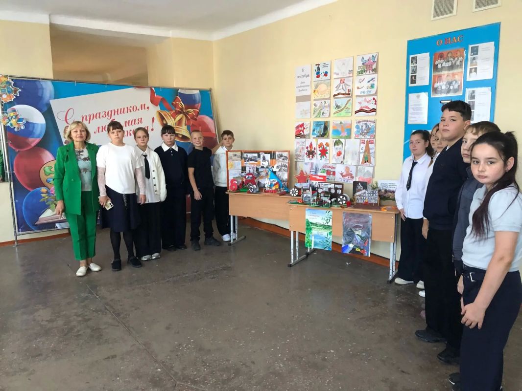 Сотрудники Ждановского центра культуры и досуга провели для ребят мероприятие «Нам есть, что хранить, нам есть, чем гордиться»