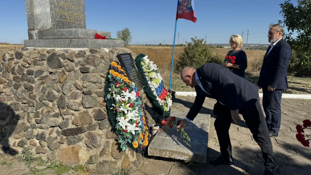 Борис Трима: В памятный день 83-й годовщины освобождения Донбасса продолжаем возложения к мемориалам Борис Трима: В памятный день 83-й годовщины освобождения Донбасса продолжаем возложения к мемориалам