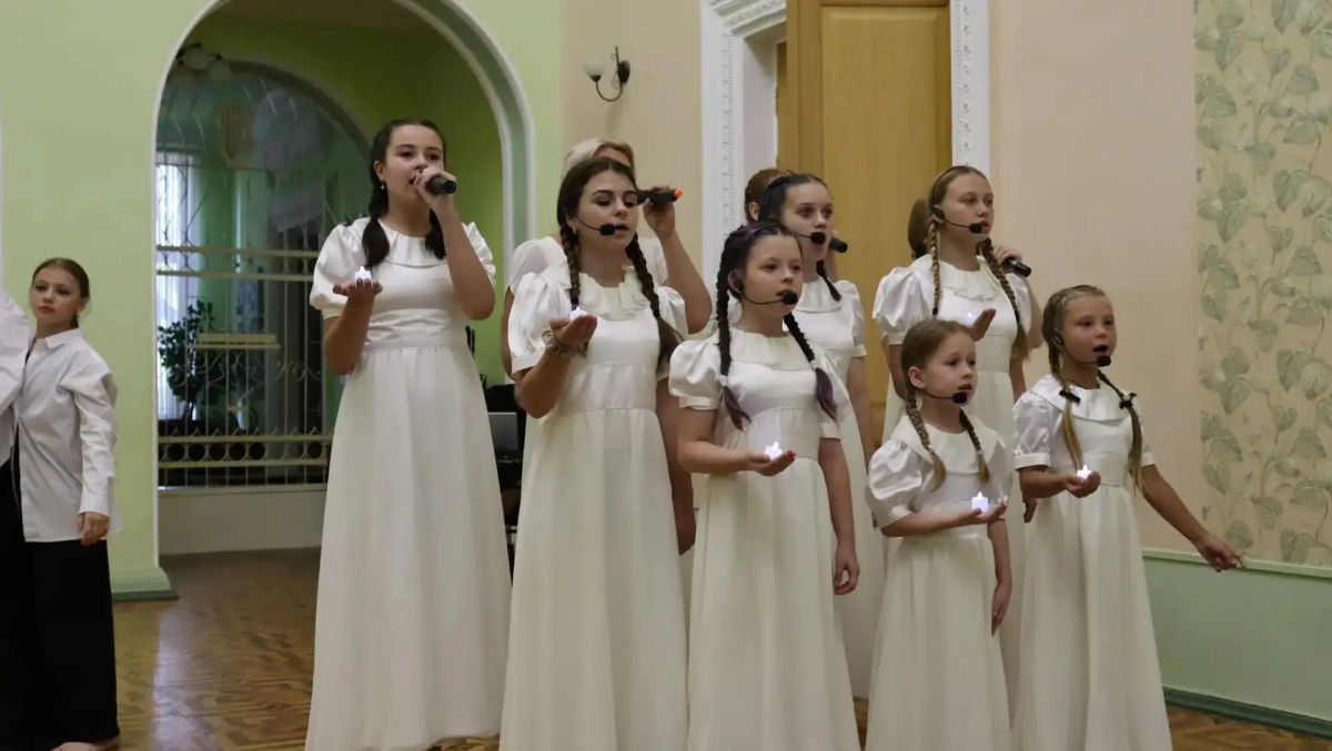 В Муниципальном бюджетном учреждении «Городской дворец культуры им. В. Г. Кирсановой», Дворец культуры «ЯКХЗ» прошёл тематический вечер «Память жива», приуроченный ко Дню освобождения Донбасса В Муниципальном бюджетном учреждении «Городской дворец культуры им. В. Г. Кирсановой», Дворец культуры «ЯКХЗ» прошёл тематический вечер «Память жива», приуроченный ко Дню освобождения Донбасса