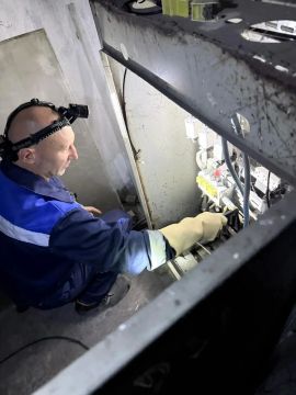 Специалисты Колымы устранили неисправность в щитовой одного из домов в Ждановке