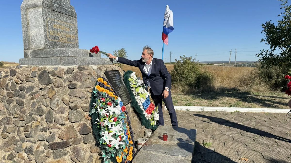 Борис Трима: В памятный день 83-й годовщины освобождения Донбасса продолжаем возложения к мемориалам Борис Трима: В памятный день 83-й годовщины освобождения Донбасса продолжаем возложения к мемориалам