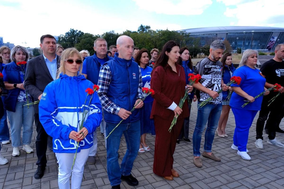 Итальянские гости почтили память освободителей Донбасса Итальянские гости почтили память освободителей Донбасса