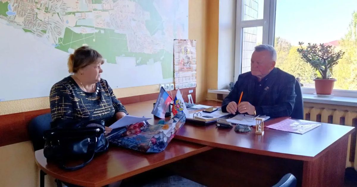 Наталья Бегуненко: Заместитель руководителя Управы Петровского внутригородского района Администрации городского округа Донецк Сергей Васильевич Чуб провёл еженедельный приём жителей района Наталья Бегуненко: Заместитель руководителя Управы Петровского внутригородского района Администрации городского округа Донецк Сергей Васильевич Чуб провёл еженедельный приём жителей района