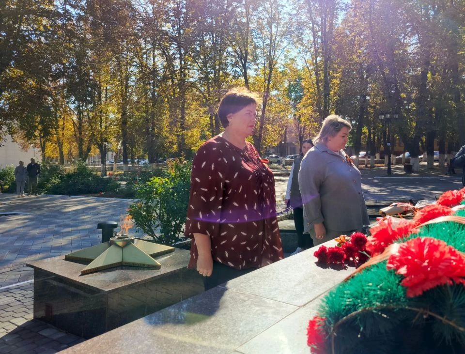 Константин Зинченко: Сегодня, в День освобождения Донбасса совместно с председателем муниципального совета Таймуразом Арсоевым, первым заместителем главы Иваном Борзых, заместителями главы Еленой Снисаренко, Олегом Сидоренко... Константин Зинченко: Сегодня, в День освобождения Донбасса совместно с председателем муниципального совета Таймуразом Арсоевым, первым заместителем главы Иваном Борзых, заместителями главы Еленой Снисаренко, Олегом Сидоренко...