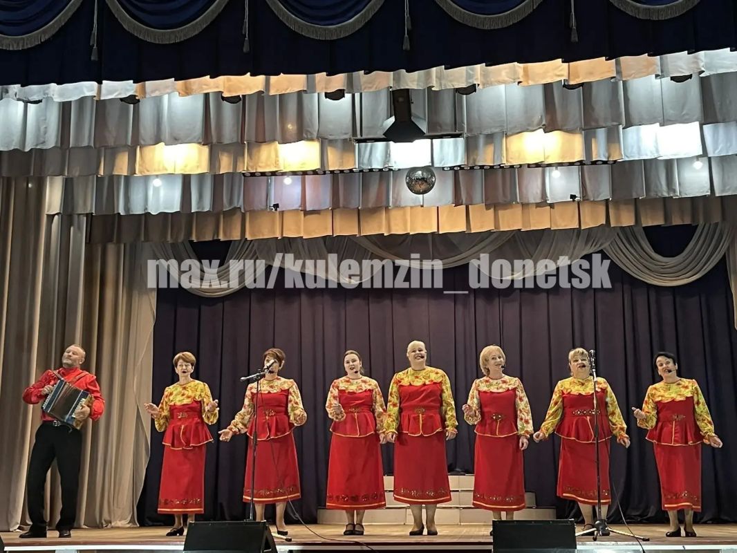 Сегодня во Дворце культуры «Юбилейный» состоялась концертная программа творческих коллективов ко Дню освобождения Донбасса «Земля моя освобожденная» Сегодня во Дворце культуры «Юбилейный» состоялась концертная программа творческих коллективов ко Дню освобождения Донбасса «Земля моя освобожденная»