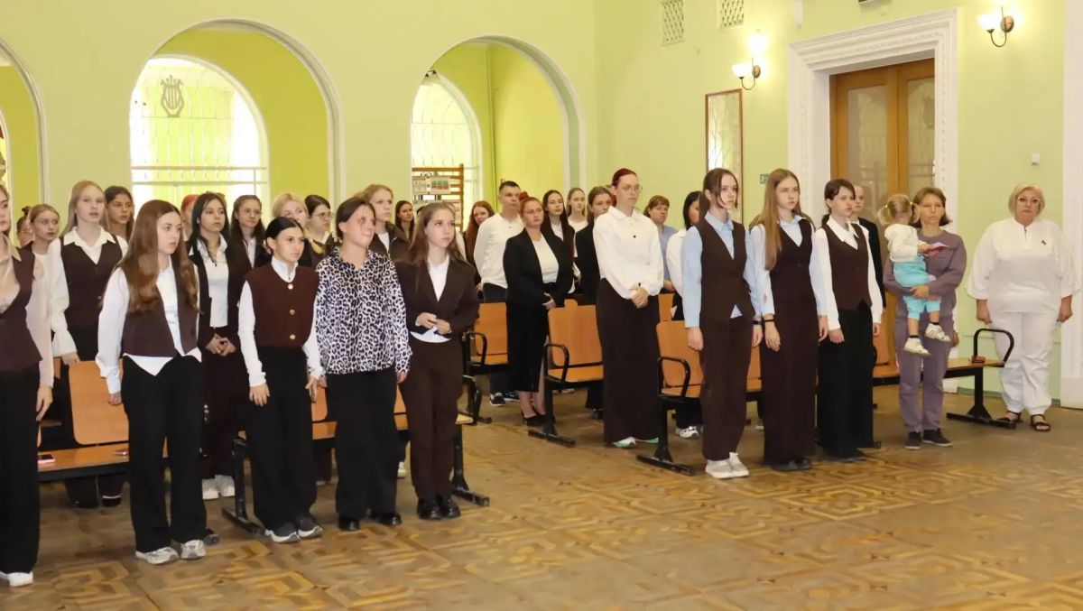 В Муниципальном бюджетном учреждении «Городской дворец культуры им. В. Г. Кирсановой», Дворец культуры «ЯКХЗ» прошёл тематический вечер «Память жива», приуроченный ко Дню освобождения Донбасса В Муниципальном бюджетном учреждении «Городской дворец культуры им. В. Г. Кирсановой», Дворец культуры «ЯКХЗ» прошёл тематический вечер «Память жива», приуроченный ко Дню освобождения Донбасса