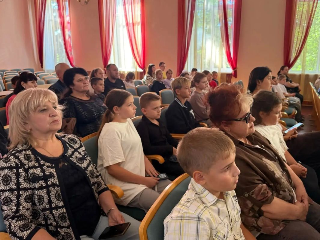 Эхо победы в наших сердцах: в Шахтерске отметили День освобождения Донбасса Эхо победы в наших сердцах: в Шахтерске отметили День освобождения Донбасса