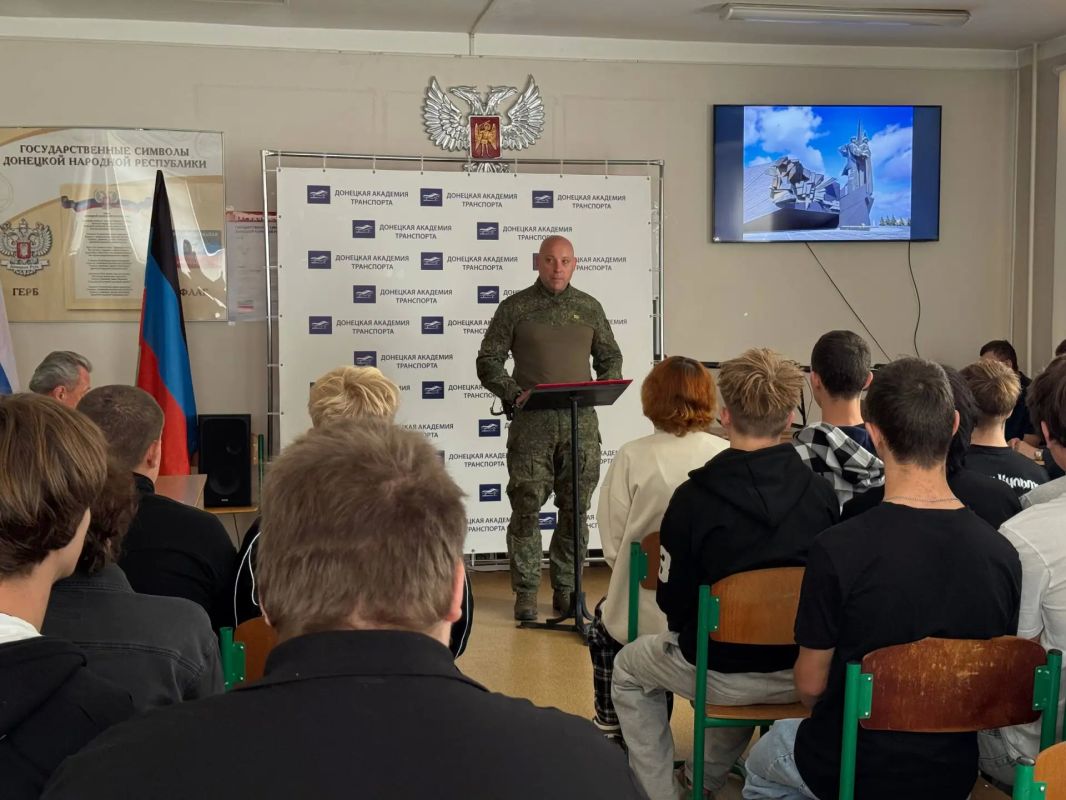 7 сентября 2026 г., в канун Дня освобождения Донбасса от немецко-фашистских захватчиков, в Донецкой академии транспорта при участии активистов первичного отделения Движения Первых и членов студенческого военно-исторического... 7 сентября 2026 г., в канун Дня освобождения Донбасса от немецко-фашистских захватчиков, в Донецкой академии транспорта при участии активистов первичного отделения Движения Первых и членов студенческого военно-исторического...