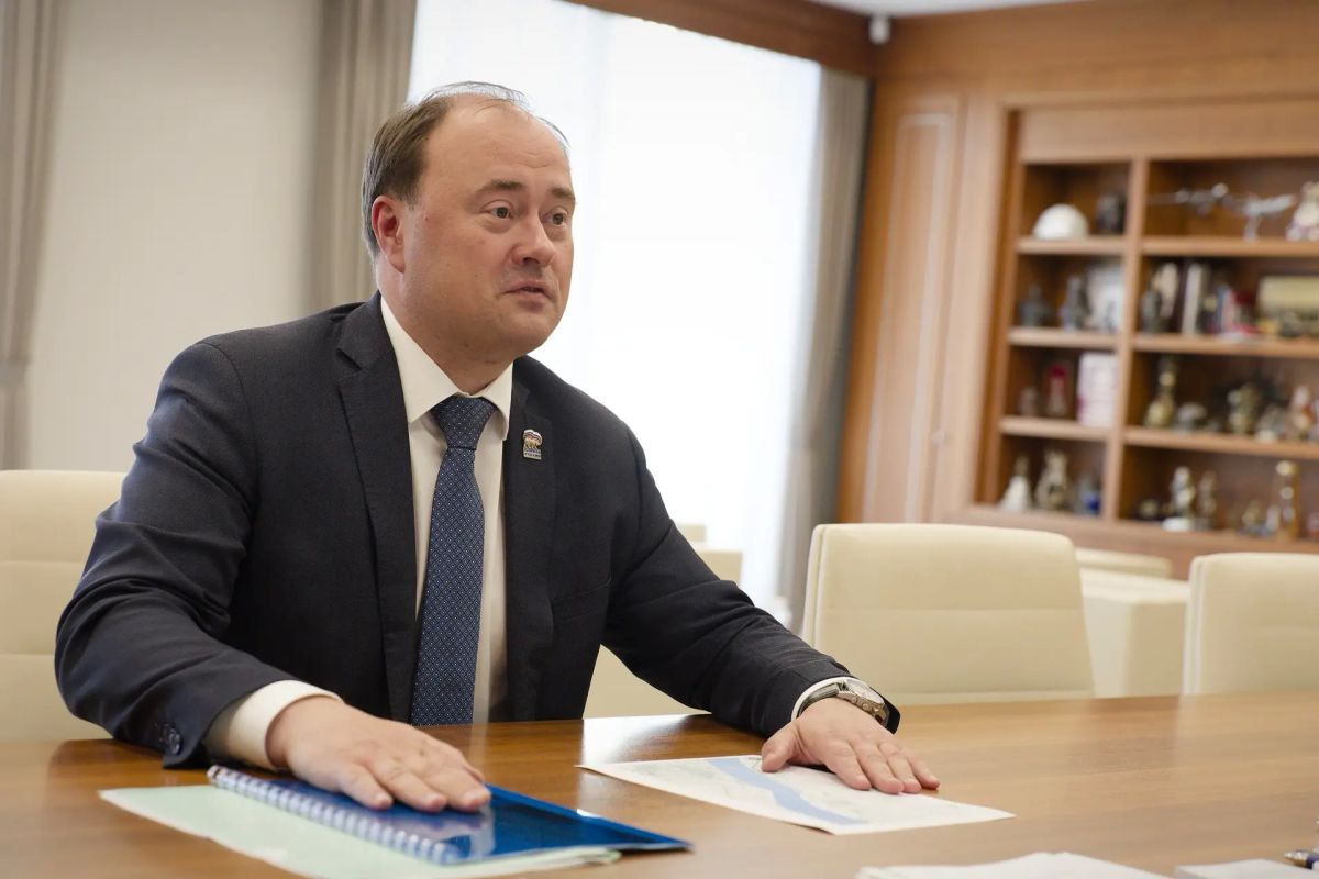 Глава Минстроя России Ирек Файзуллин провел рабочую встречу с мэром Ярославля, председателем Координационного совета по реализации приоритетных проектов Ярославской области Артемом Молчановым Глава Минстроя России Ирек Файзуллин провел рабочую встречу с мэром Ярославля, председателем Координационного совета по реализации приоритетных проектов Ярославской области Артемом Молчановым