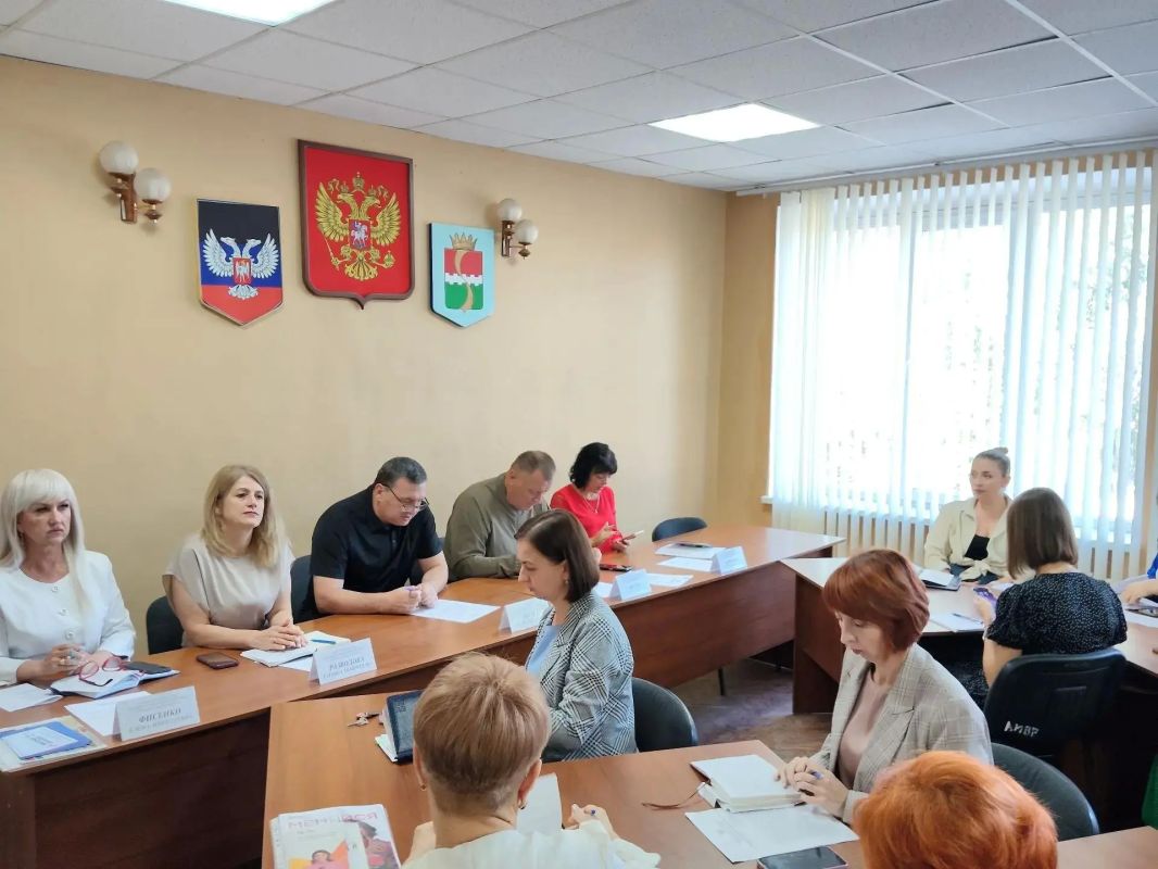 Игорь Лызов: На еженедельном аппаратном совещании с начальниками управлений, отделов, секторов администрации округа и руководителями учреждений рассмотрели ряд вопросов Игорь Лызов: На еженедельном аппаратном совещании с начальниками управлений, отделов, секторов администрации округа и руководителями учреждений рассмотрели ряд вопросов