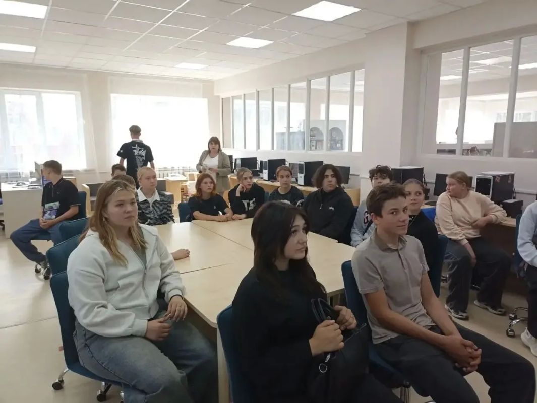 В центральной городской модельной библиотеке состоялась историко-познавательная викторина «Мы помним день Бородино», приуроченная ко Дню воинской славы России В центральной городской модельной библиотеке состоялась историко-познавательная викторина «Мы помним день Бородино», приуроченная ко Дню воинской славы России
