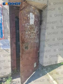 Портал в ад: в доме у ЖД-вокзала осыпаются стены, но у фонда МКД ДНР «нет денег на ремонт»