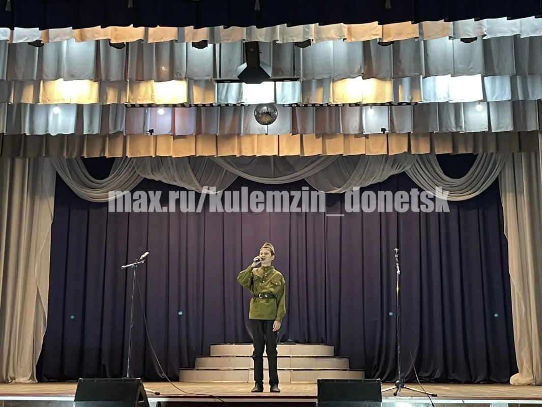 Сегодня во Дворце культуры «Юбилейный» состоялась концертная программа творческих коллективов ко Дню освобождения Донбасса «Земля моя освобожденная» Сегодня во Дворце культуры «Юбилейный» состоялась концертная программа творческих коллективов ко Дню освобождения Донбасса «Земля моя освобожденная»