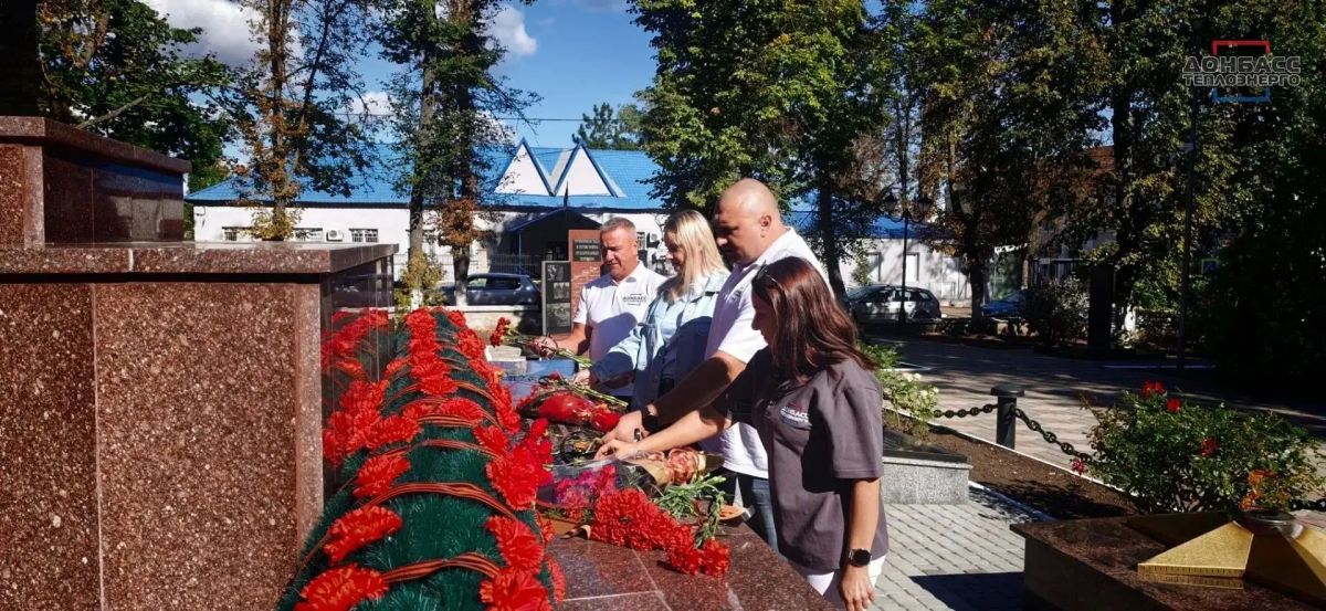 ФОТОРЕПОРТАЖ: ФИЛИАЛЫ ГУП ДНР "ДОНБАССТЕПЛОЭНЕРГО" ПОЧТИЛИ ПАМЯТЬ ВОИНОВ-ОСВОБОДИТЕЛЕЙ ДОНЕЦКОГО КРАЯ ФОТОРЕПОРТАЖ: ФИЛИАЛЫ ГУП ДНР "ДОНБАССТЕПЛОЭНЕРГО" ПОЧТИЛИ ПАМЯТЬ ВОИНОВ-ОСВОБОДИТЕЛЕЙ ДОНЕЦКОГО КРАЯ