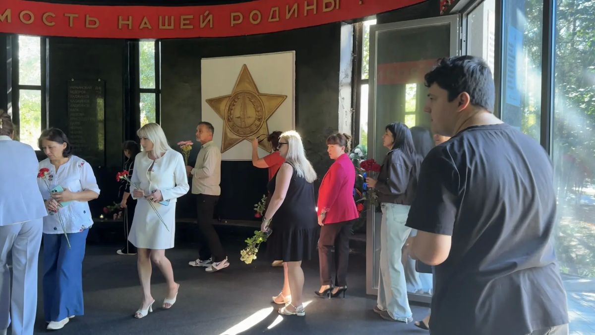 В Мангуше прошел митинг, посвященный 83-й годовщине освобождения Донбасса В Мангуше прошел митинг, посвященный 83-й годовщине освобождения Донбасса