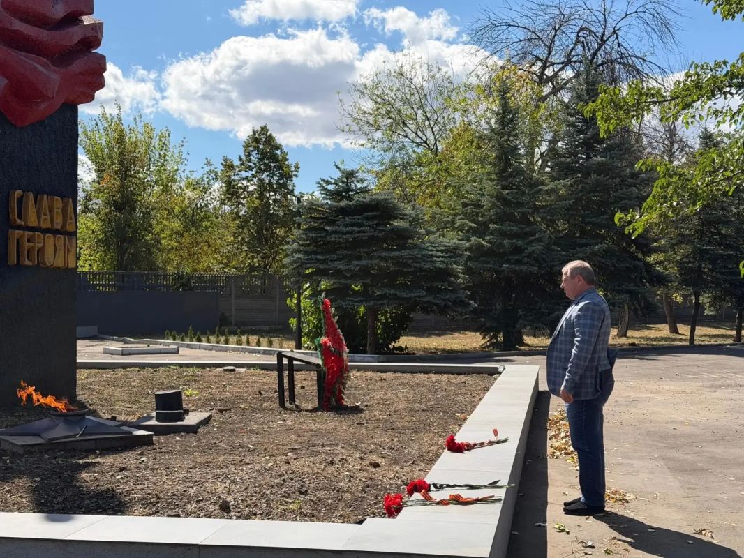 Александр Шатов: Жители Шахтерского округа почтили память освободителей Донбасса Александр Шатов: Жители Шахтерского округа почтили память освободителей Донбасса