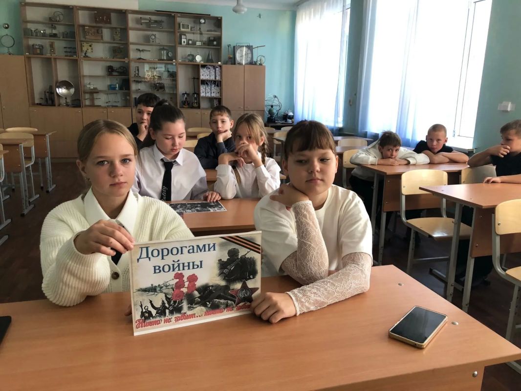 Сотрудники Ждановского центра культуры и досуга провели для ребят мероприятие «Нам есть, что хранить, нам есть, чем гордиться» Сотрудники Ждановского центра культуры и досуга провели для ребят мероприятие «Нам есть, что хранить, нам есть, чем гордиться»