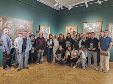 8 сентября, в День освобождения Донбасса — дату, наполненную особым смыслом для всех жителей региона, — в Донецком республиканском художественном музее (Центр художественноэстетического воспитания «Геликон») прошёл...