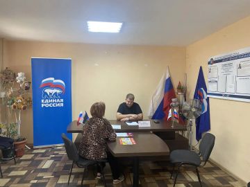 Сегодня заместитель главы администрации округа Александр Сергеев провел личный прием в общественной приемной в Ясиноватой