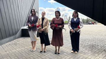 «Пока мы помним — мы живы»: женщины Донбасса почтили память освободителей у Вечного огня