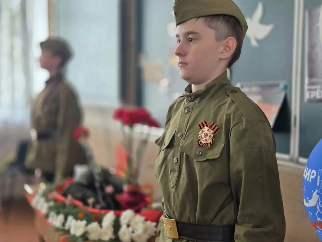 Не гаснет Памяти огонь. 08 сентября 2026 года учащиеся общеобразовательных организаций городского округа Макеевка в ходе классного часа «Горжусь тобой, родной Донбасс!» говорили о мужестве и стойкости советских солдат... Не гаснет Памяти огонь. 08 сентября 2026 года учащиеся общеобразовательных организаций городского округа Макеевка в ходе классного часа «Горжусь тобой, родной Донбасс!» говорили о мужестве и стойкости советских солдат...