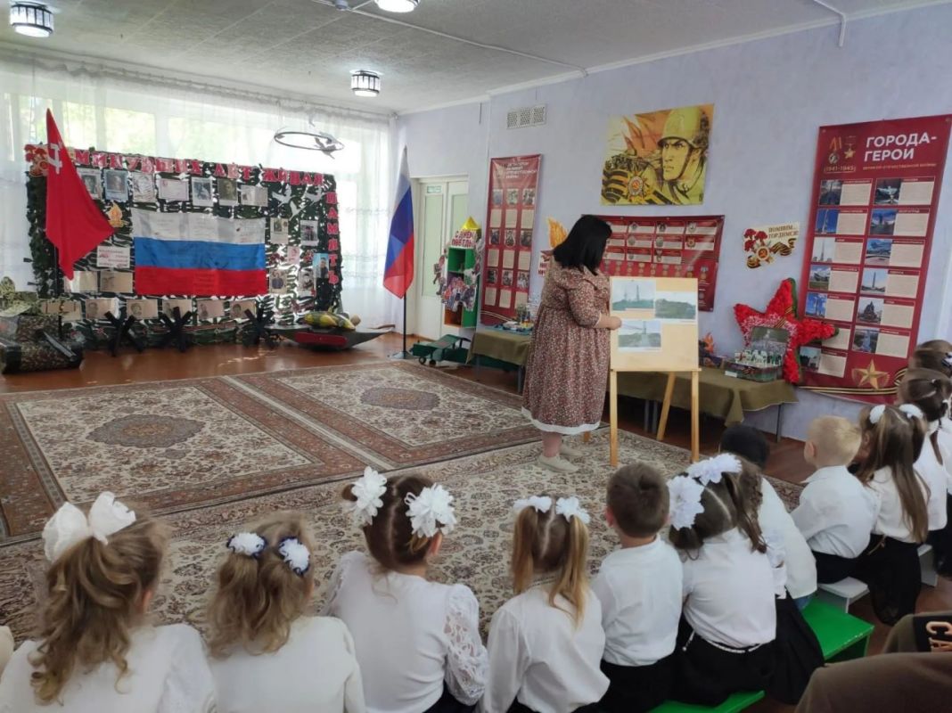 В Кировском проходят мероприятия ко Дню освобождения Донбасса от немецко-фашистских захватчиков В Кировском проходят мероприятия ко Дню освобождения Донбасса от немецко-фашистских захватчиков