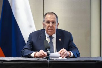 Россия готова продолжать переговоры, однако на время диалога не станет прекращать выполнение своих задач военными методами, заявил Сергей Лавров в эфире Первого канала
