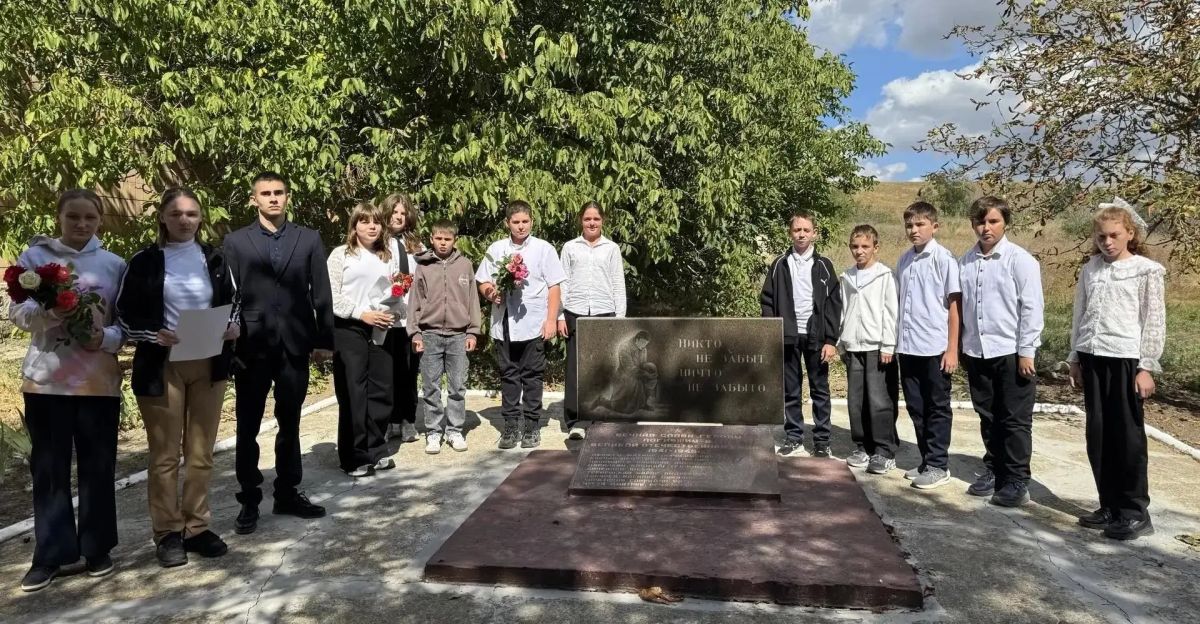 Донбасс. Помним, гордимся. В общеобразовательных учреждениях Старобешевского муниципального округа прошли памятные занятия, посвященные Дню освобождения Донбасса от немецко-фашистских захватчиков Донбасс. Помним, гордимся. В общеобразовательных учреждениях Старобешевского муниципального округа прошли памятные занятия, посвященные Дню освобождения Донбасса от немецко-фашистских захватчиков