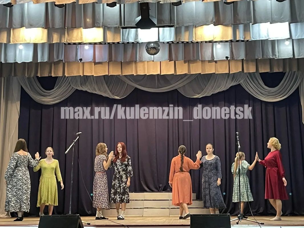 Сегодня во Дворце культуры «Юбилейный» состоялась концертная программа творческих коллективов ко Дню освобождения Донбасса «Земля моя освобожденная» Сегодня во Дворце культуры «Юбилейный» состоялась концертная программа творческих коллективов ко Дню освобождения Донбасса «Земля моя освобожденная»