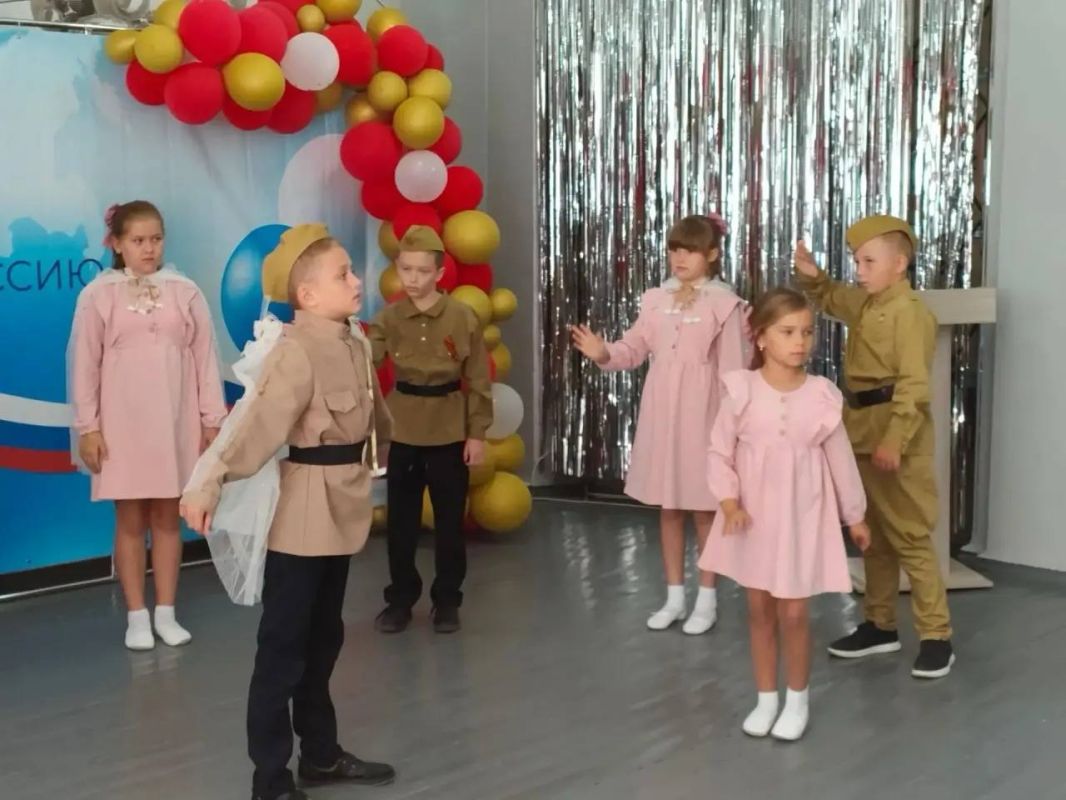 Сегодня, 08 сентября, в общеобразовательных учреждениях г.Моспино прошли линейки, посвящённые Дню освобождения Донбасса от немецко-фашистских захватчиков Сегодня, 08 сентября, в общеобразовательных учреждениях г.Моспино прошли линейки, посвящённые Дню освобождения Донбасса от немецко-фашистских захватчиков