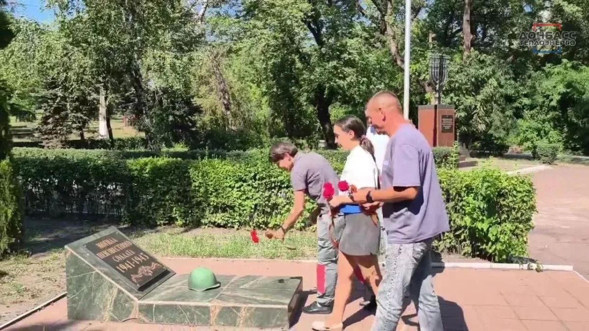 ФОТОРЕПОРТАЖ: ФИЛИАЛЫ ГУП ДНР "ДОНБАССТЕПЛОЭНЕРГО" ПОЧТИЛИ ПАМЯТЬ ВОИНОВ-ОСВОБОДИТЕЛЕЙ ДОНЕЦКОГО КРАЯ ФОТОРЕПОРТАЖ: ФИЛИАЛЫ ГУП ДНР "ДОНБАССТЕПЛОЭНЕРГО" ПОЧТИЛИ ПАМЯТЬ ВОИНОВ-ОСВОБОДИТЕЛЕЙ ДОНЕЦКОГО КРАЯ