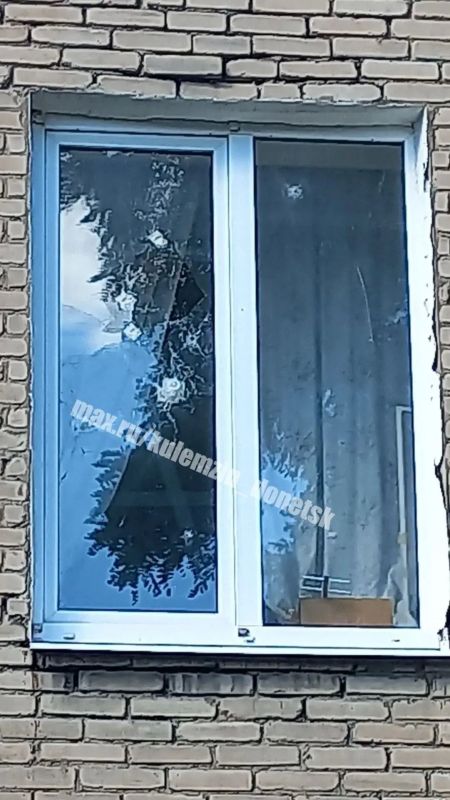 Последствия вражеской атаки укрофашистов в Киевском районе Последствия вражеской атаки укрофашистов в Киевском районе