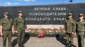 Сотрудники СК России почтили память героев Великой Отечественной войны в День освобождения Донбасса