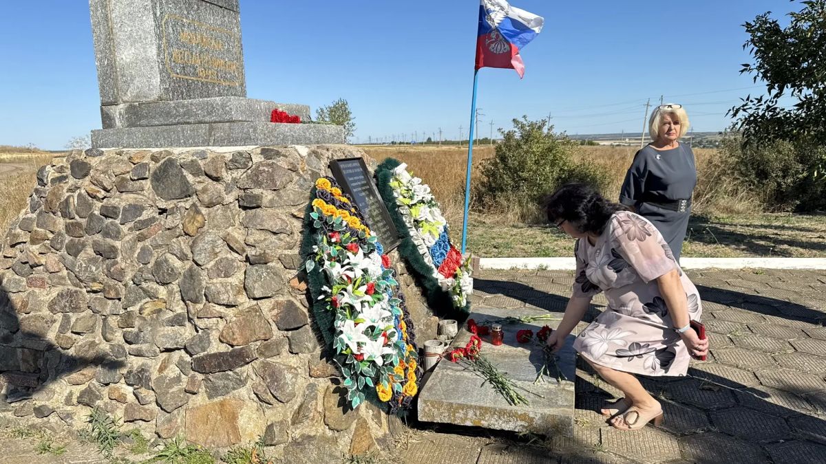 Борис Трима: В памятный день 83-й годовщины освобождения Донбасса продолжаем возложения к мемориалам Борис Трима: В памятный день 83-й годовщины освобождения Донбасса продолжаем возложения к мемориалам
