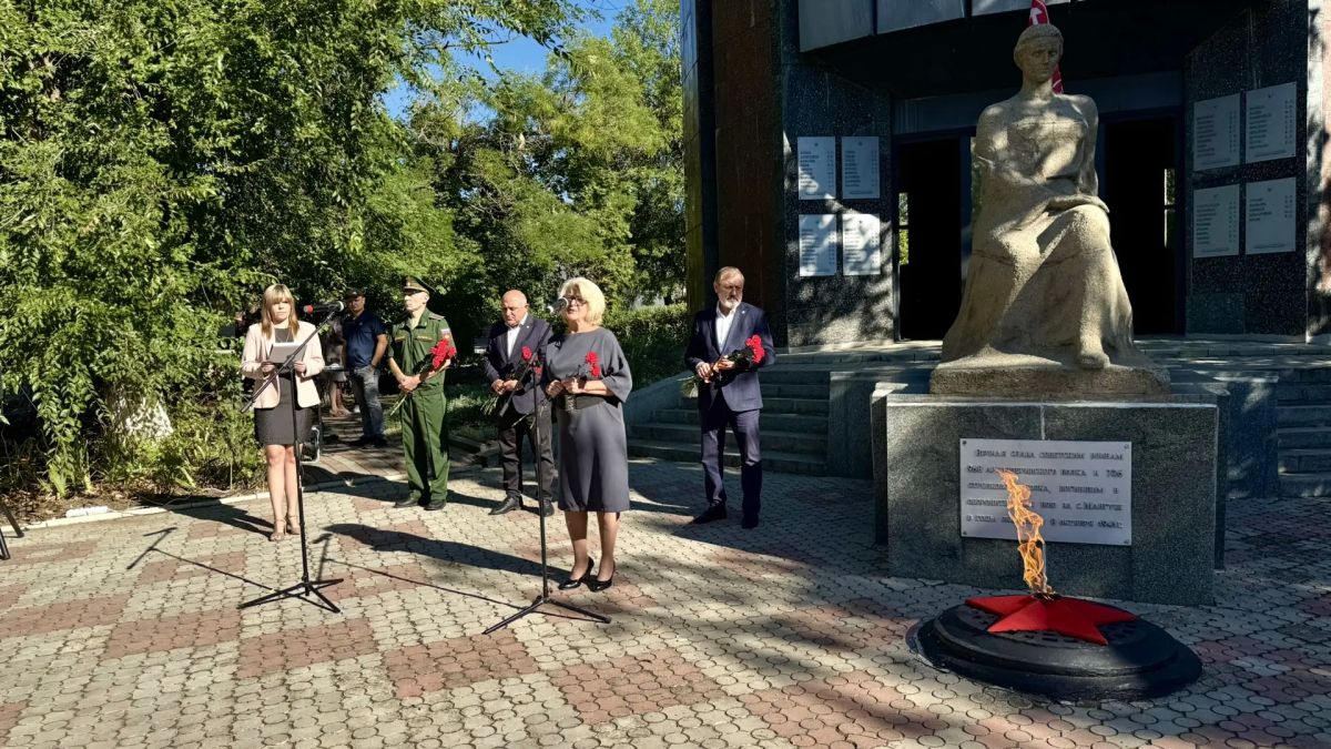 В Мангуше прошел митинг, посвященный 83-й годовщине освобождения Донбасса В Мангуше прошел митинг, посвященный 83-й годовщине освобождения Донбасса