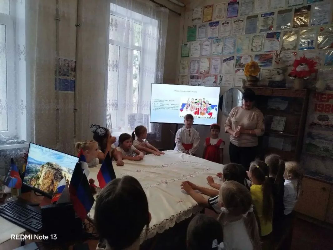 8 сентября наша страна впервые официально отмечает День языков народов Российской Федерации 8 сентября наша страна впервые официально отмечает День языков народов Российской Федерации