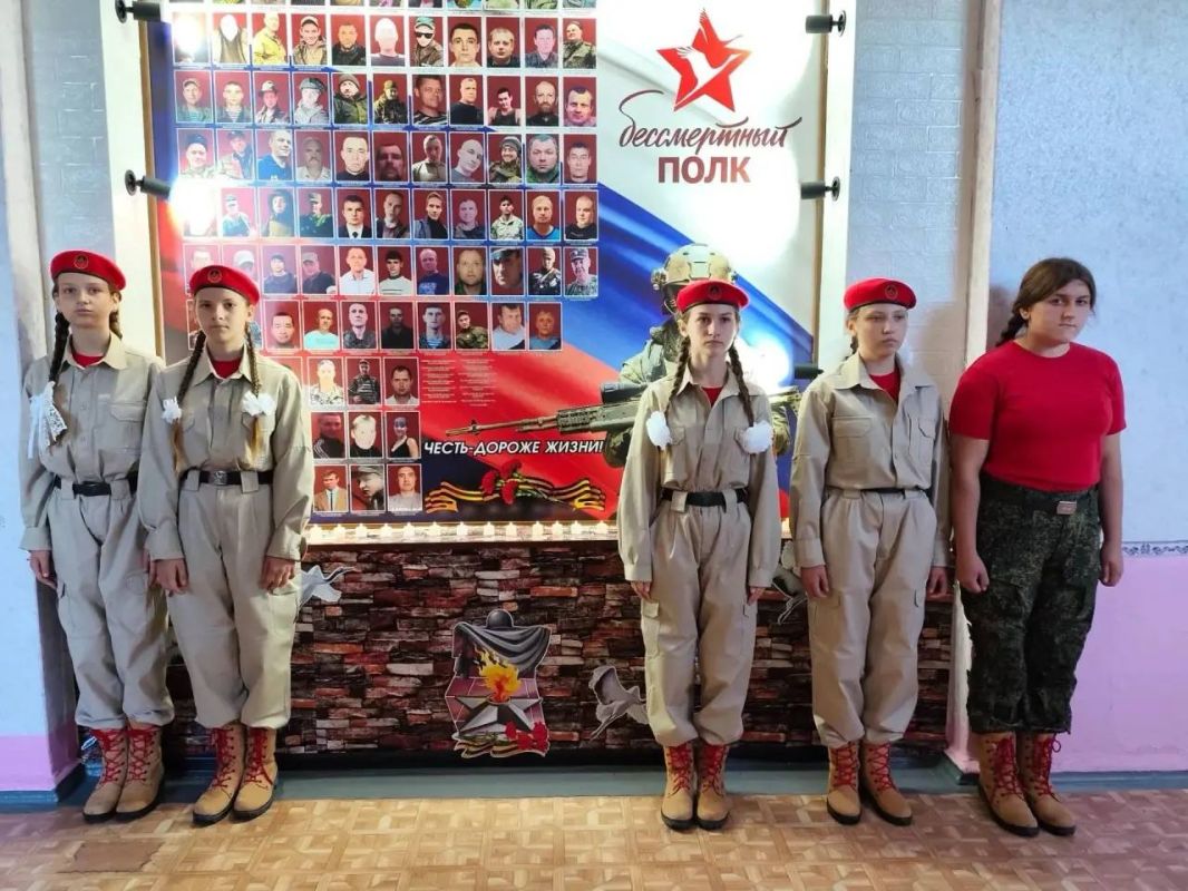 Сегодня, 08 сентября, в общеобразовательных учреждениях г.Моспино прошли линейки, посвящённые Дню освобождения Донбасса от немецко-фашистских захватчиков Сегодня, 08 сентября, в общеобразовательных учреждениях г.Моспино прошли линейки, посвящённые Дню освобождения Донбасса от немецко-фашистских захватчиков